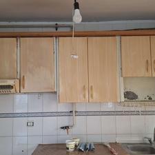 تعدادی کابینت فلزی سینک ظرفشویی و هود