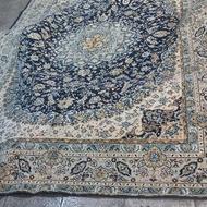 1تخته فرش 6متری زمینه سرمه ای به قیمت موکت میدم