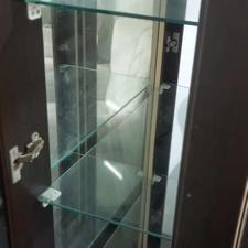 ویترین ایستاده بزرگ به همراه یک کشو