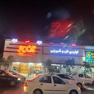 فروشنده نان و شیرینی