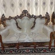 مبل 7 نفره سلطنتی با یک میز وسط،و2 تا میز بغلی