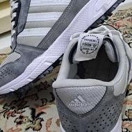 یک جفت کتونی ZX8000