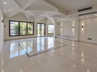 واحد 300 متری با حیاط اختصاصی 120 متر و 4 پارکینگ