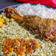 آشپز ایرانی و تخته کار