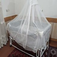 تخت و گهوارهی کودک
