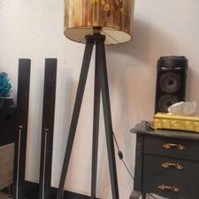آباژور ایستاده