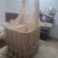 تخت کنار مادر بچه