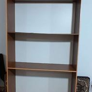 کتابخانه تا سقف دوتیکه روی هم
