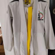 لباس جودو از 8 سال تا 14 اندازه بستگی ب بچه داره. 2500م