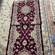 تعدادی گلیم و قالیچه و فرش راه پله